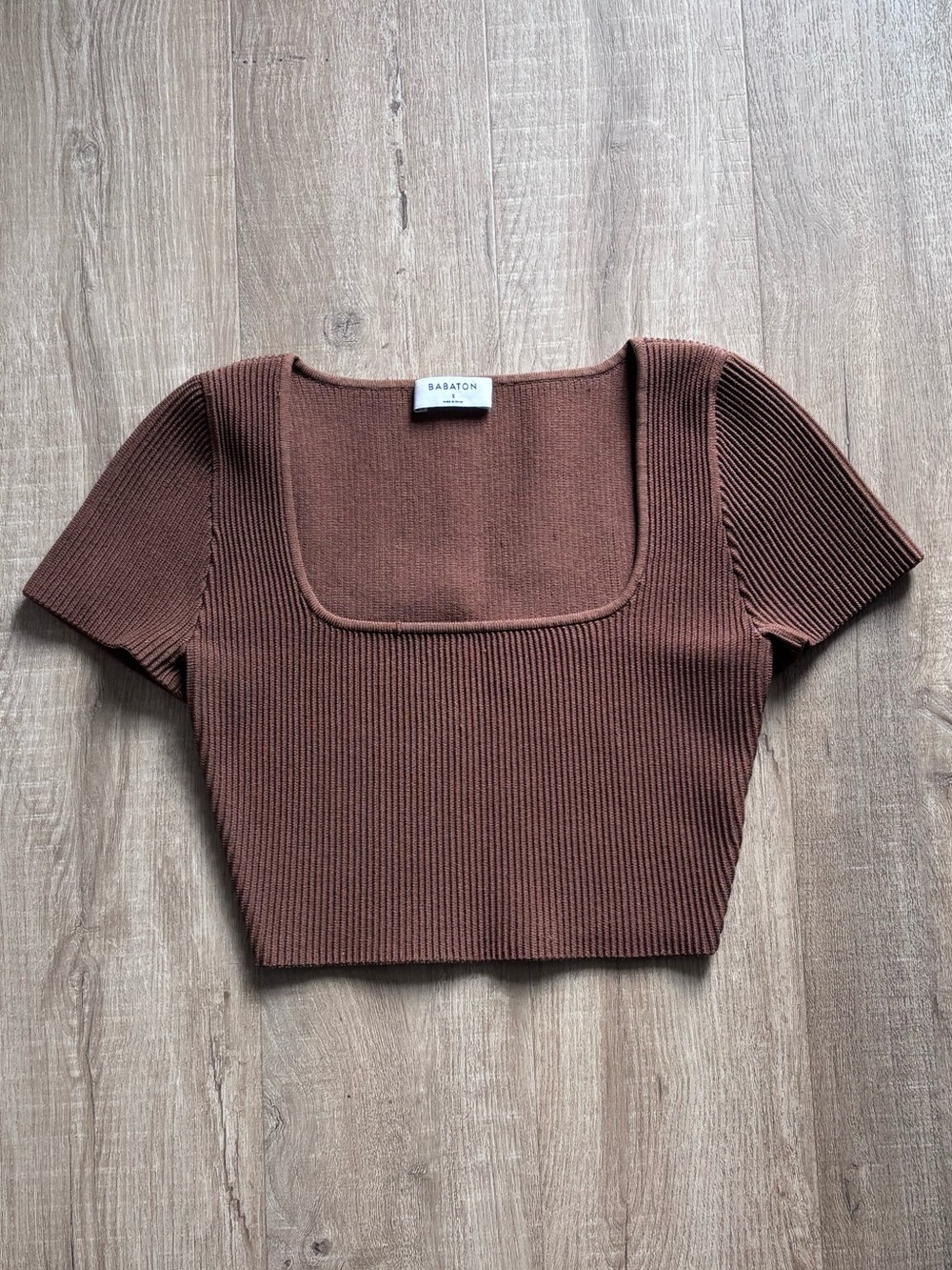 Babaton Sculpt Knit Ribbed Square-Neck Crop Top Short Sleeve in Brown